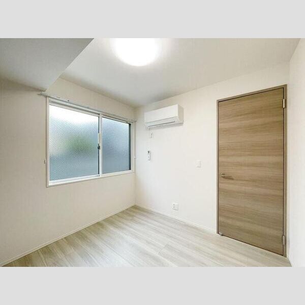 セレスティア興野102号室 洋室