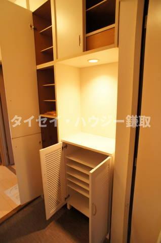 アヴニール梨の樹0102号室 下駄箱です。