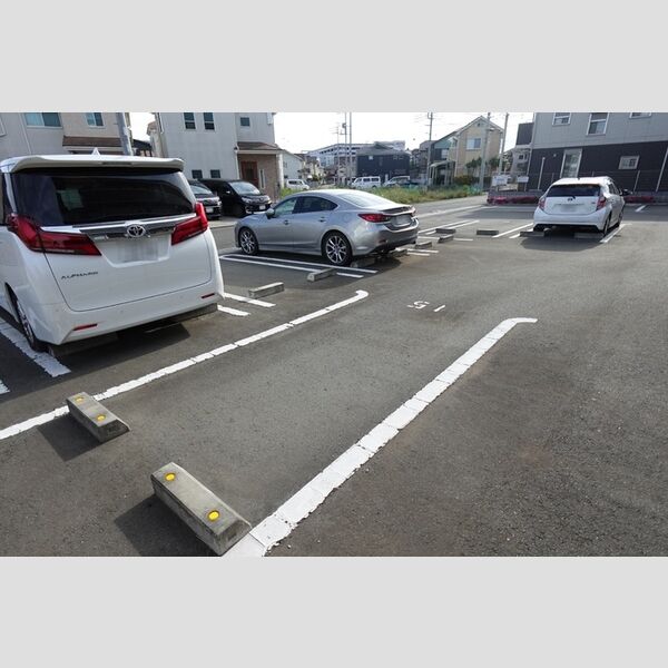 ウィステリア榎 駐車場