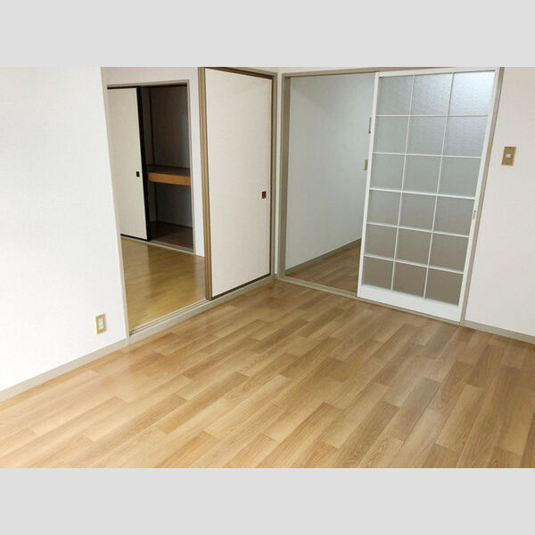 ハイツカメリヤ 洋室①DK隣接