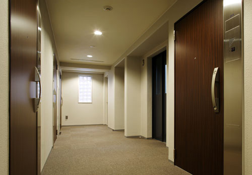 プラウドフラット小石川702号室 内廊下　※参考写真