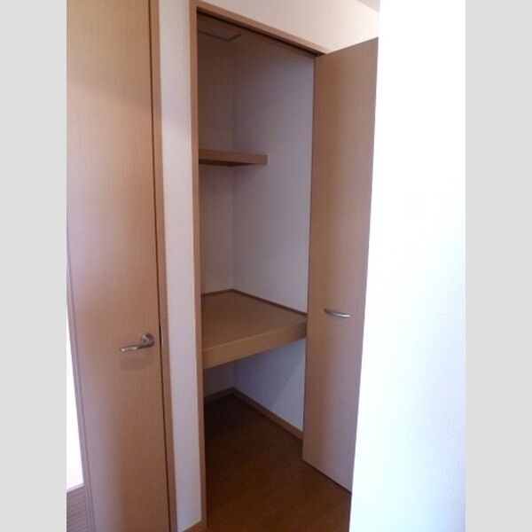 フェニックス小仙波　A/B 廊下物入