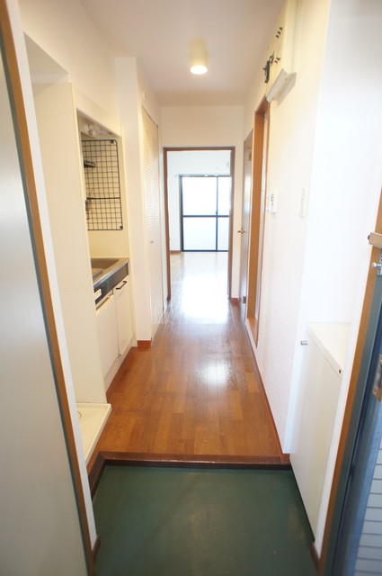 第５藤ビル0105号室 収納もある玄関です