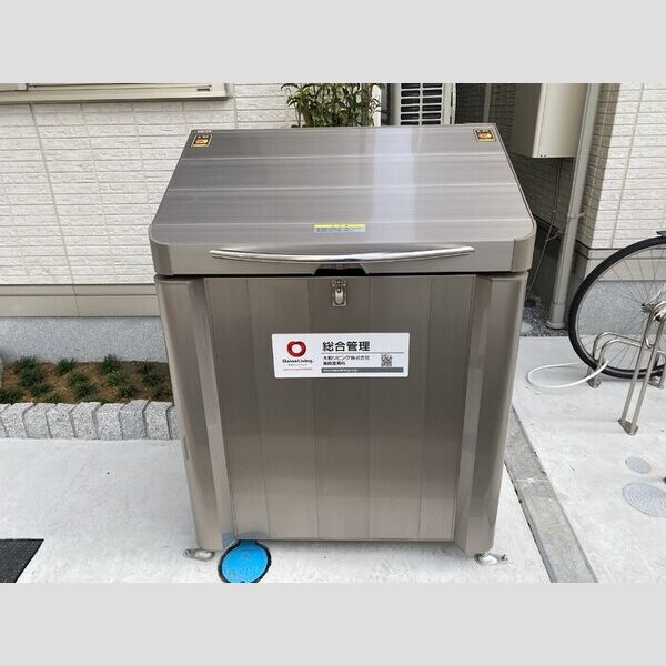 ラリュール清川A ゴミストッカー