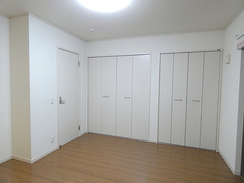 横浜市中区池袋戸建 洋室１０．６帖・クロゼット（内装前）