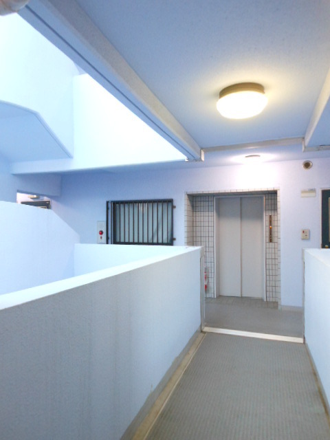 ガラ・ステージ新大塚4階 共用廊下