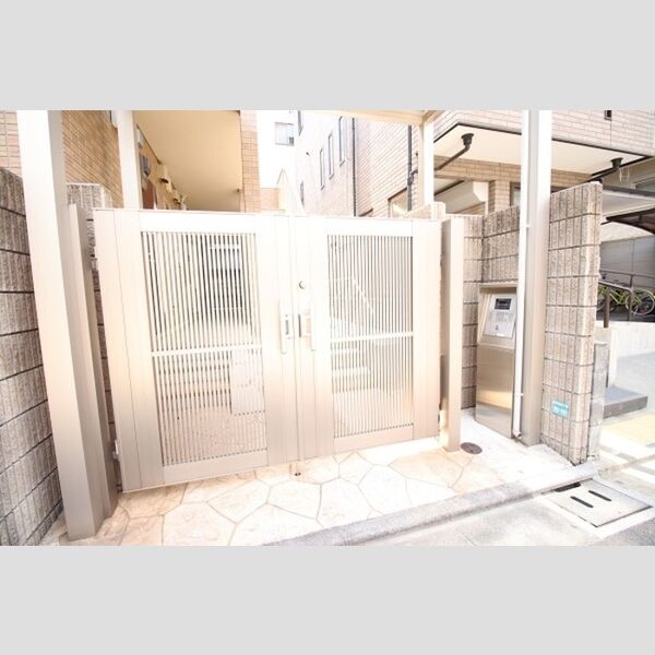 グランドゥール西巣鴨102号室 オートロックエントランス