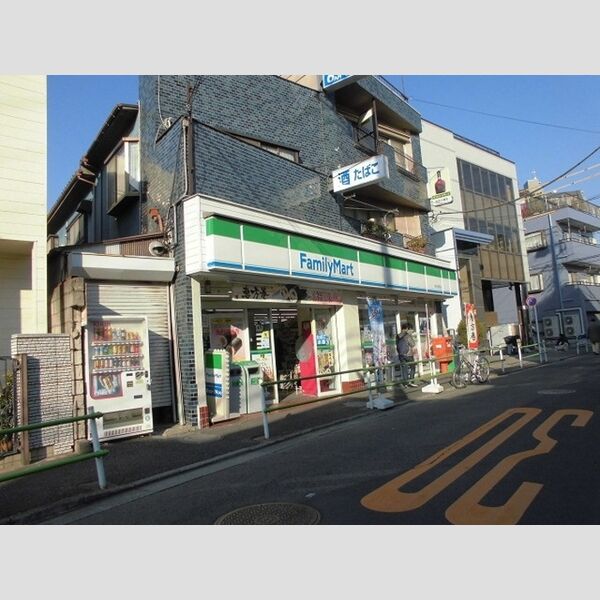グランシャリオ201号室 ファミリーマート