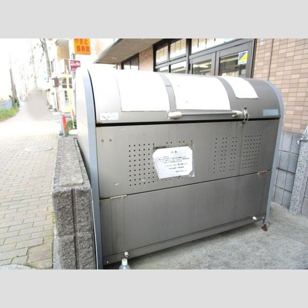 メゾンフローラ市川 入居者様専用ゴミストッカー