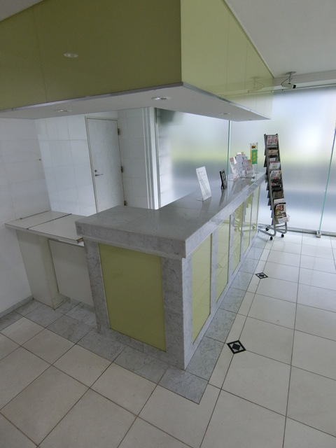 グランド・ガーラ三田3階 1Fにフロントサービスあり！