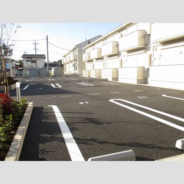 D-ROOM East203号室 駐車場