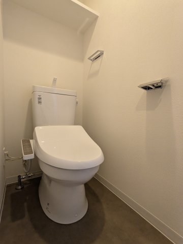 ケイディーエックスレジデンス原木中山0217号室 トイレ