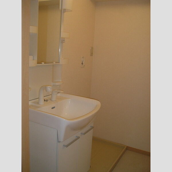 ゴールドハウス 朝シャンらくらく洗髪洗面化粧台♪