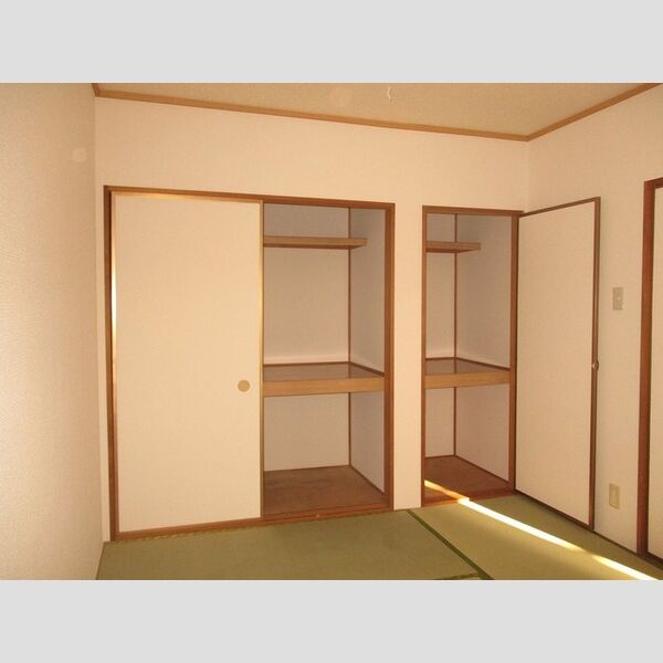 プチパレス102号室 収納(和室)