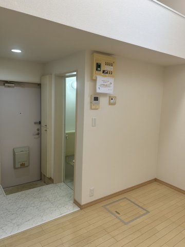ジェンマーノ生麦101号室 玄関