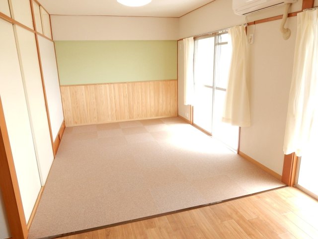 稲城市平尾住宅６６号棟 日当たり良好なリビング