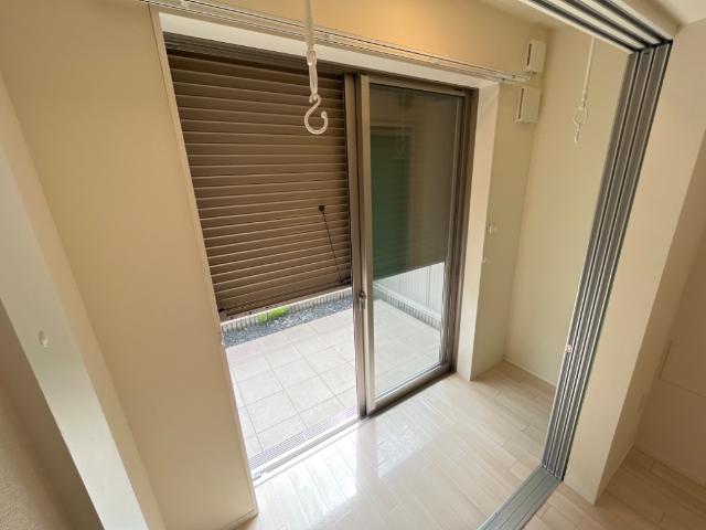 イルミナーレ106号室 窓シャッター