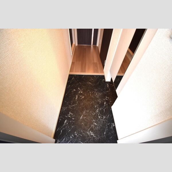 グランメゾン北野 玄関内