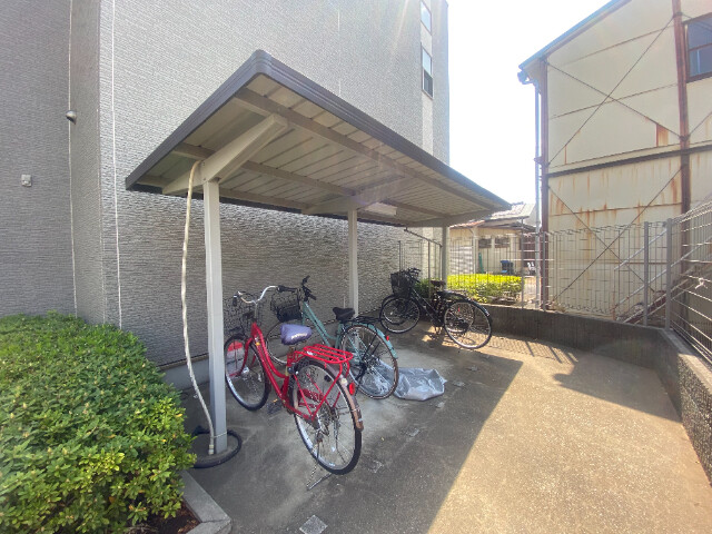 サンヴィアーレ・ブランシュ1階 駐輪場