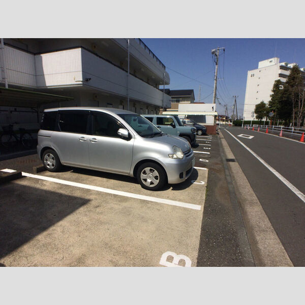 メゾン・ド・ドリーム横浜32号室 駐車場
