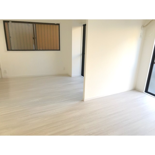 リバーサイドツルミ101号室 リビング