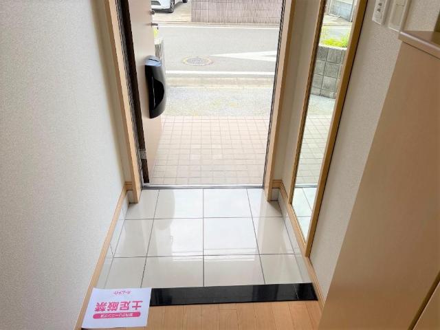 プリムベールⅢ201号室 玄関