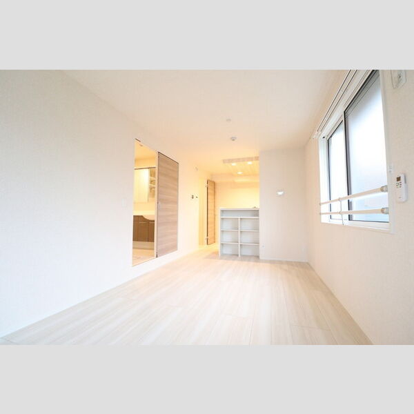 Lucky circle Hiyoshi (ラッキーサークルヒヨシ)202号室 リビング