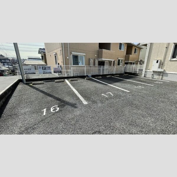 アークヒルズJ 駐車場