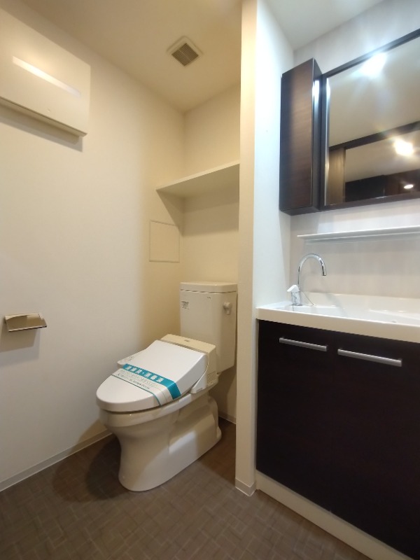 クレイシア横濱阪東橋7階 トイレ