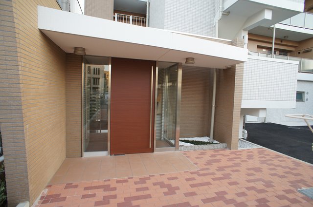 グリシーヌ・ユイット0301号室 エントランス