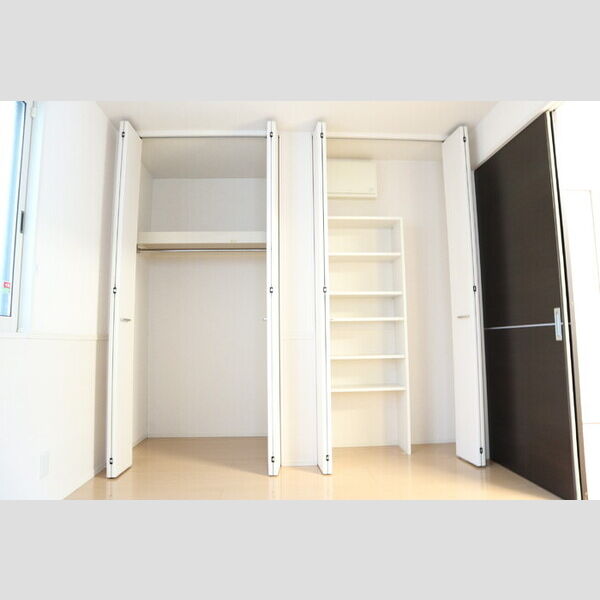 メゾン シャトル クローゼット、物入