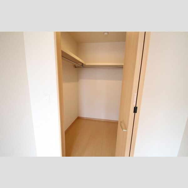 カーサ青井303号室 ウォークインクローゼット