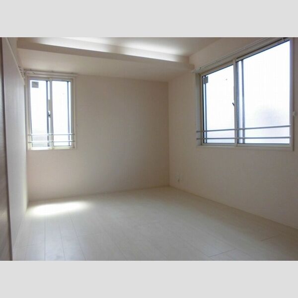 サクラハイツ203号室 ♪洋室7.6帖♪