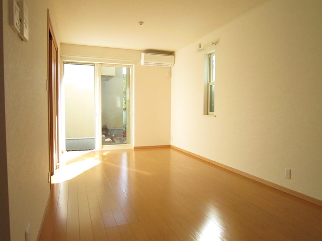 カームプレイＢ棟 １１帖のリビング