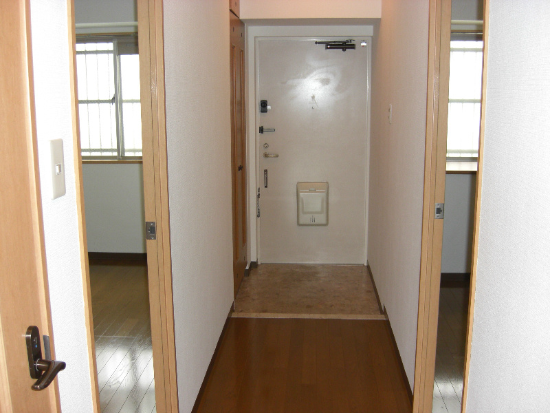 あびたしおん仲村3階 玄関