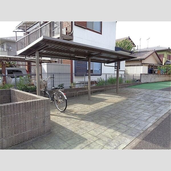 ヴィラ パーチェ 駐輪場