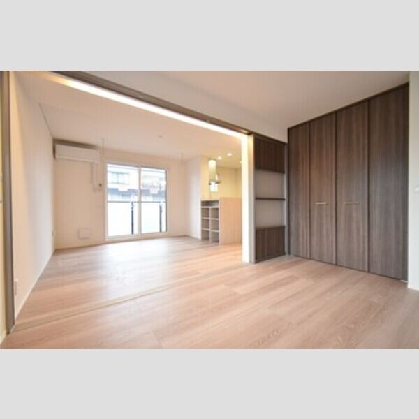 Same sky203号室 居室とリビングダイニング