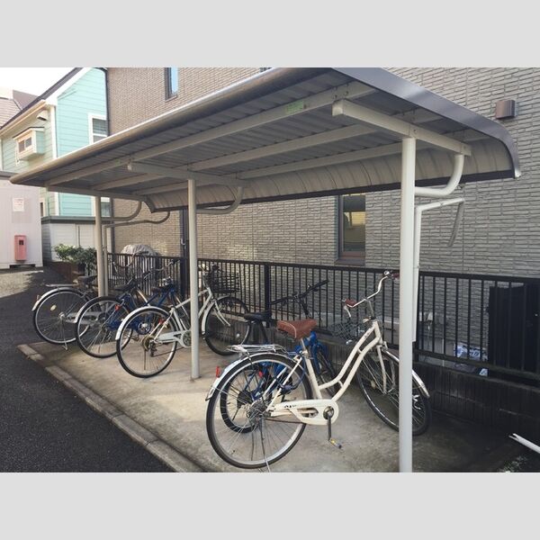 ジュネス・ドミール 屋根付き駐輪場