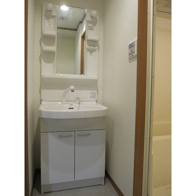 アンプルール フェール 加茂宮 内観