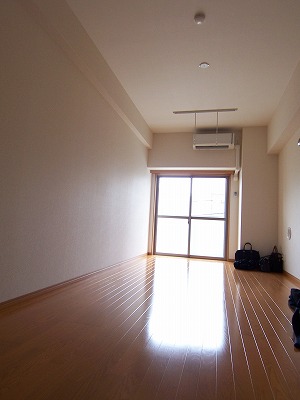 ＴＲＡＤＩＳ ＮＩＰＰＯＲＩ Ｅ 内観