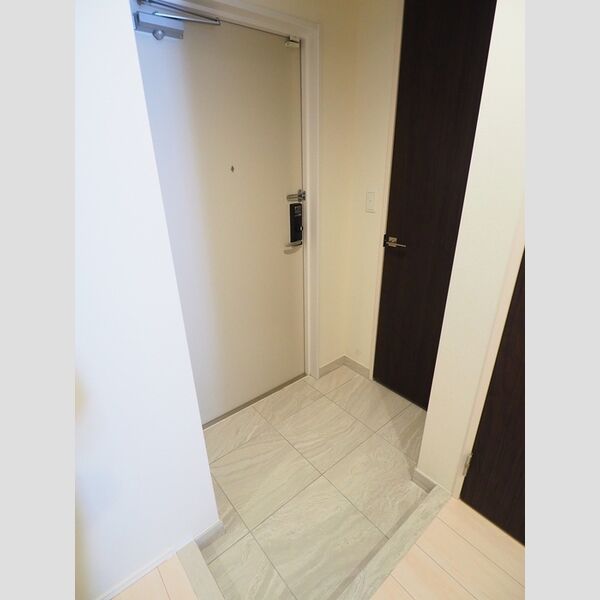 ロイジェントパークス千葉中央1011号室 玄関