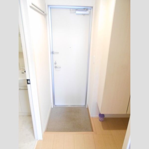 シャトレーウエスト明神106号室 玄関