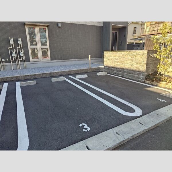 フォレストK・T101号室 駐車場