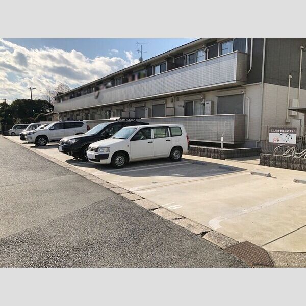 リオハイト 駐車場