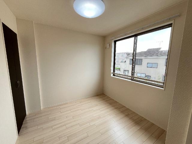 ラーバンコート大宮土屋203号室 洋室