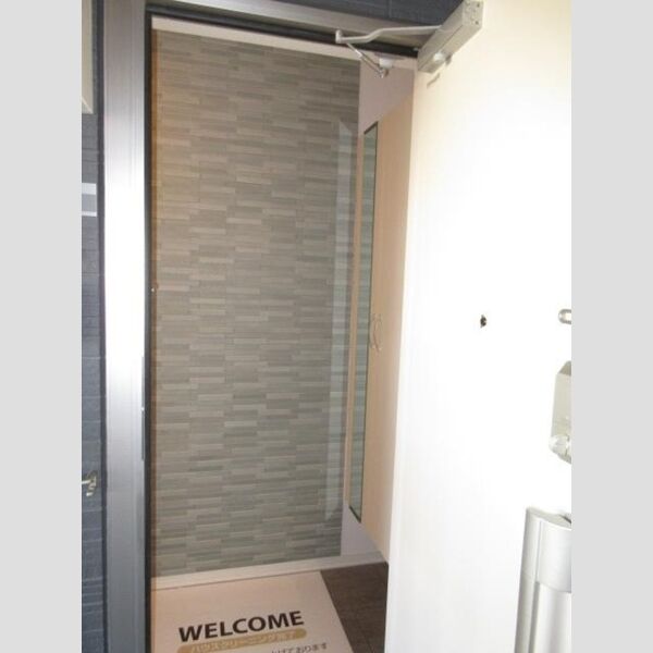 Blancheneige　A棟303号室 玄関