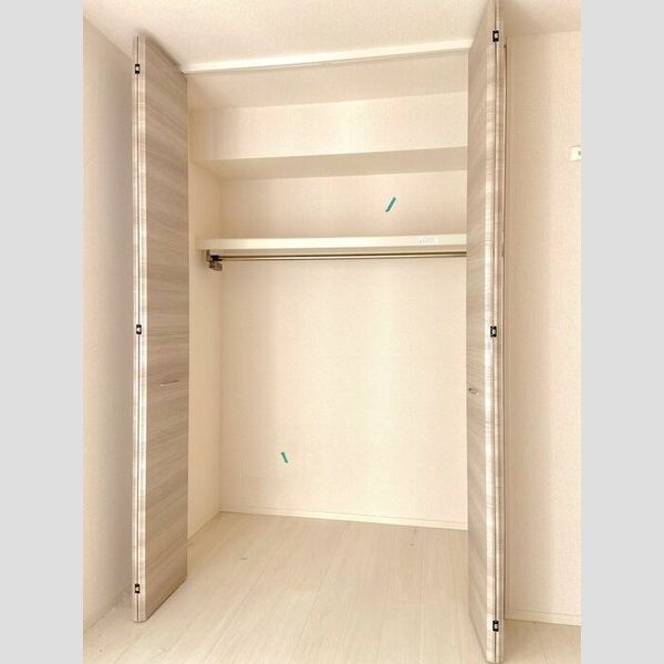 ハイアット湘南301号室 奥行のある収納