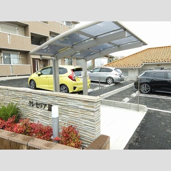 クレセリアⅢ 駐車場