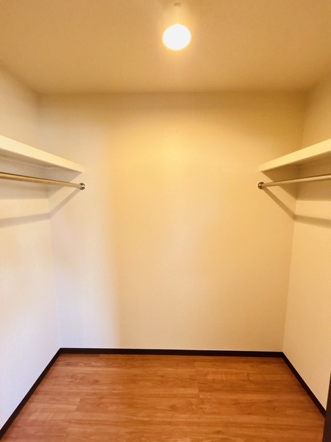 フェルス西小路1F号室 収納