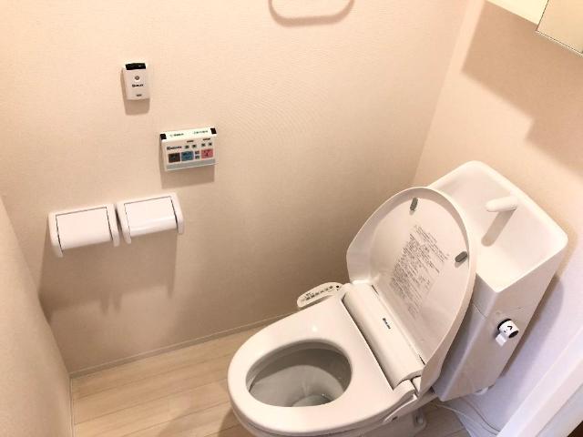 Raffine Port202号室 シャワー付トイレ